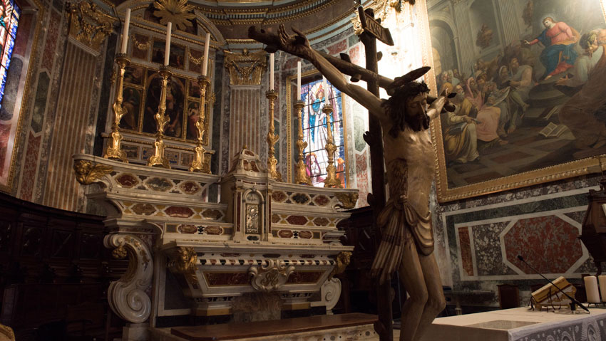 altare maggiore della chiesa parrocchiale di Celle Ligure