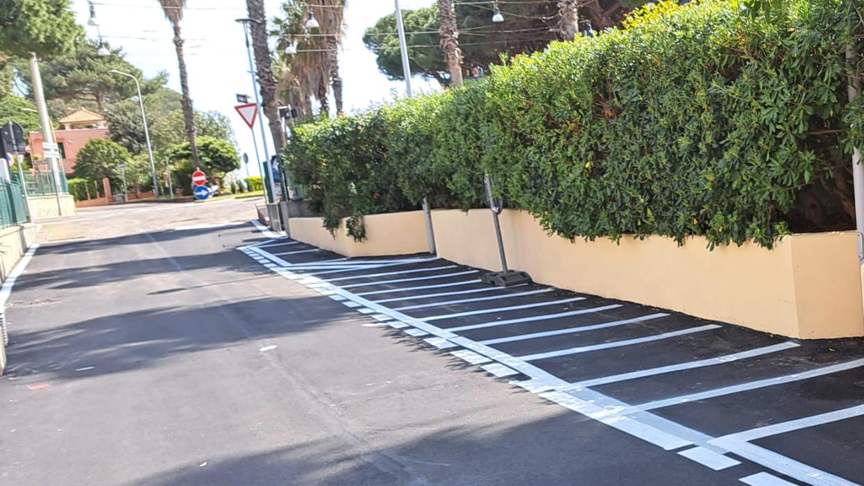 Stalli moto in via Trieste a Celle Ligure